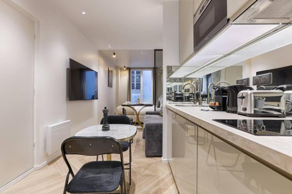 Magnifique Appartement Magenta Париж Екстериор снимка